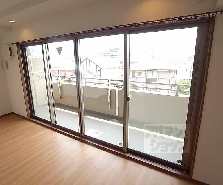 バルコニー　ワイドスパンで日当たり良好