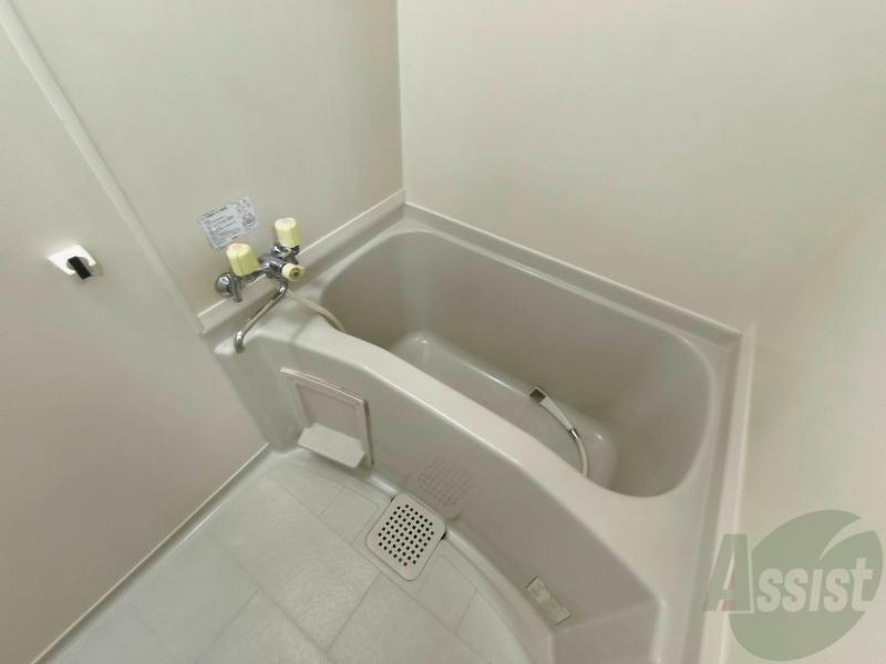 バス・シャワールーム　お風呂になります。一日の疲れを癒してくださいね。