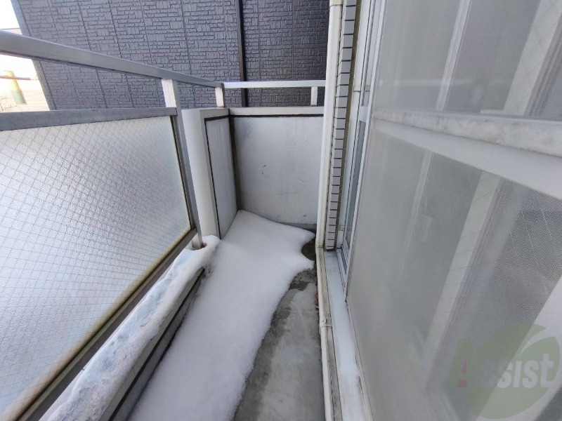 バルコニー　バルコニーは幅があり、広い印象を受けました。