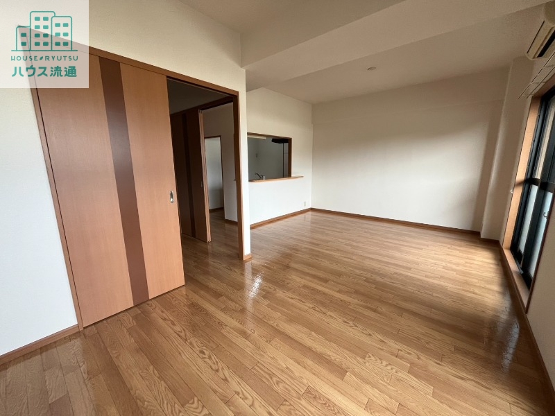 居室・リビング　※同タイプ別号室のお写真です