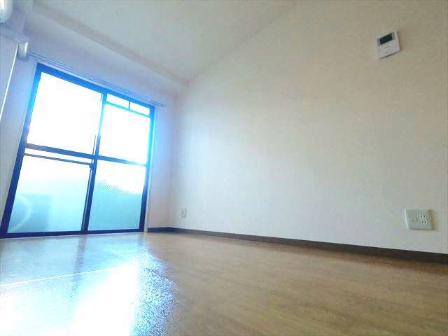 居室・リビング　一人ぐらしには十分な広さ