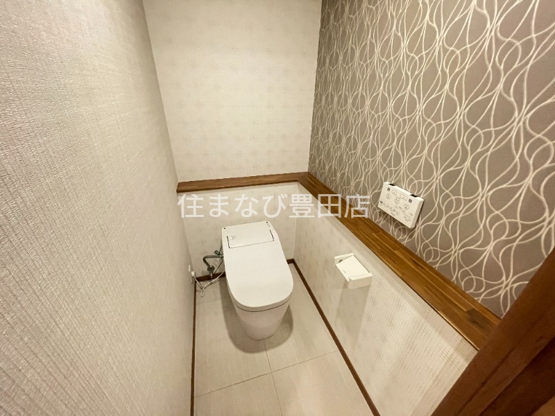 トイレ　同型別部屋写真（反転）