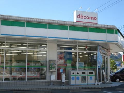 コンビニ　ファミリーマート三原宮浦店（コンビニ）まで383m