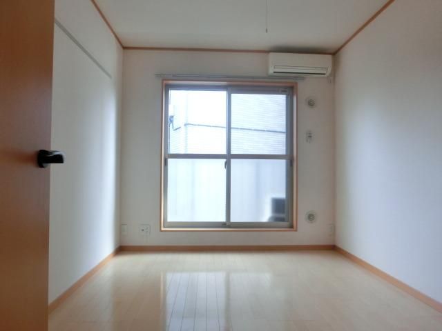 その他部屋・スペース　エアコン完備の洋室です