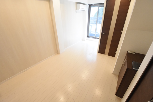 居室・リビング　床色が明るくて綺麗です♪