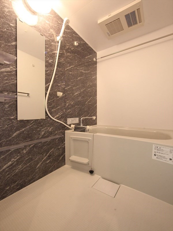 バス・シャワールーム　バスルーム　浴室暖房乾燥機付き
