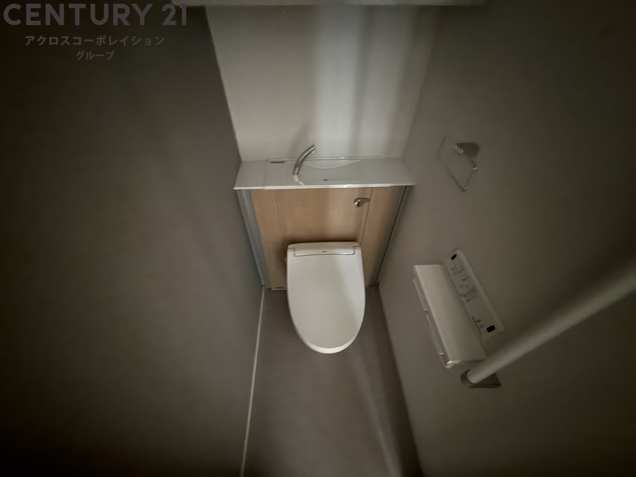 トイレ　温水洗浄便座付きで便利です♪