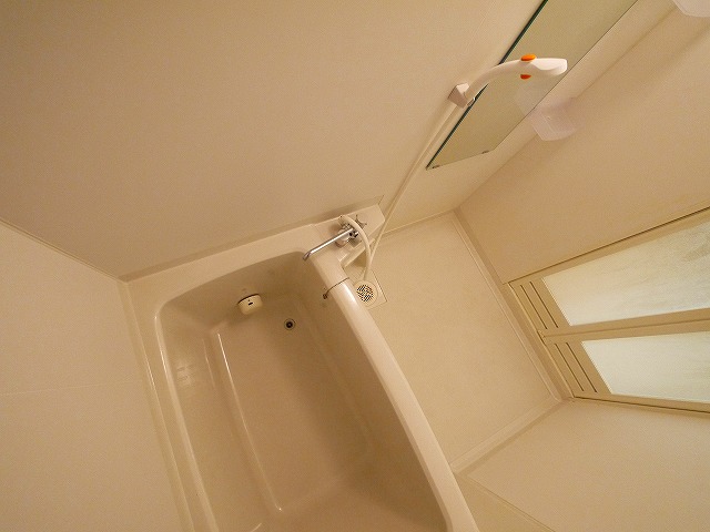 バス・シャワールーム　落ち着いた空間のお風呂です