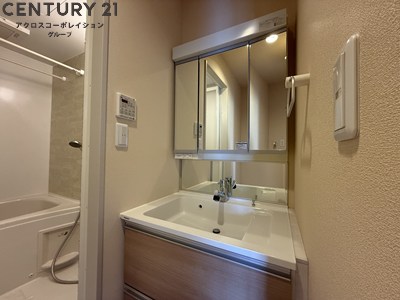 洗面設備　洗面所内に洗濯機置き場あり♪