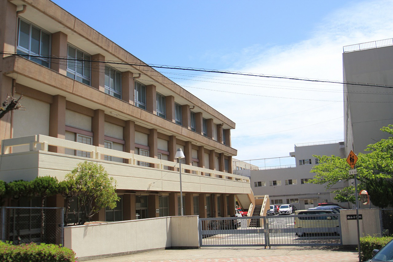 小学校　西山小学校（小学校）まで866m