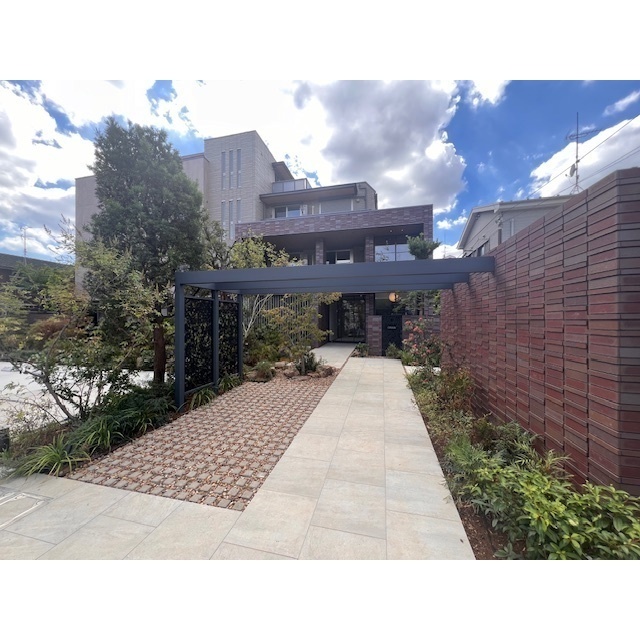 建物外観　積水ハウス施工の大型シャーメゾンマンション♪