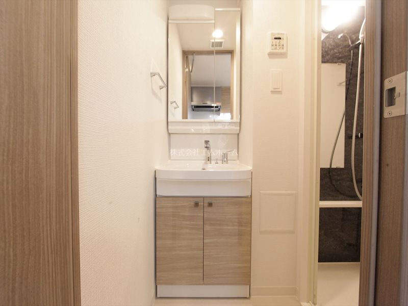 洗面設備　脱衣所　独立洗面台（シャンプードレッサー付）