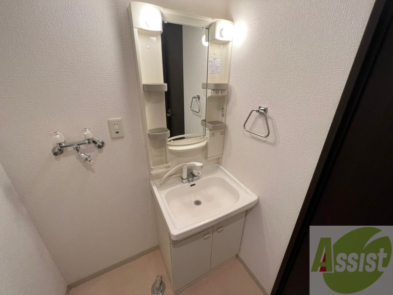 洗面設備　洗面台はこちら。身支度はここでばっちりですね。