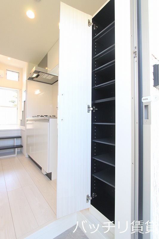 玄関　同型タイプの為、現状を優先致します。