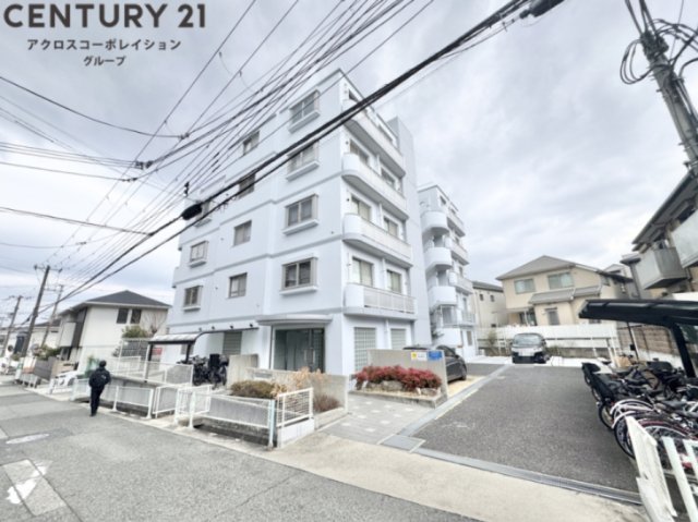 建物外観　敷地内に駐車場があります