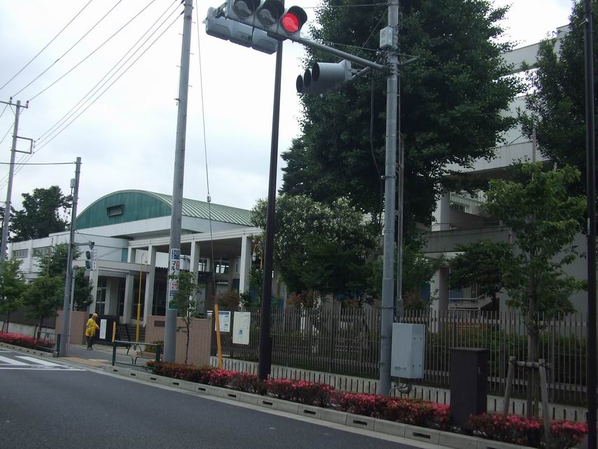 小学校　西東京市立谷戸小学校（小学校）まで404m