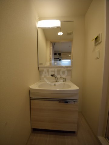 洗面設備　プレサンス心斎橋ソレイユ　独立洗面化粧台