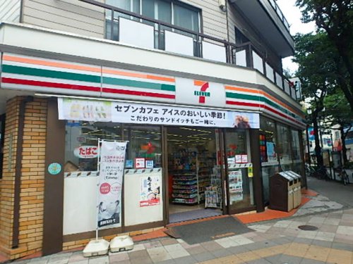コンビニ　セブンイレブン 西日暮里六丁目店（コンビニ）まで158m