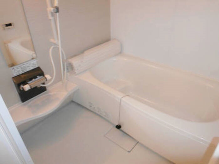 バス・シャワールーム　雨の日でも安心の浴室乾燥機付きです♪