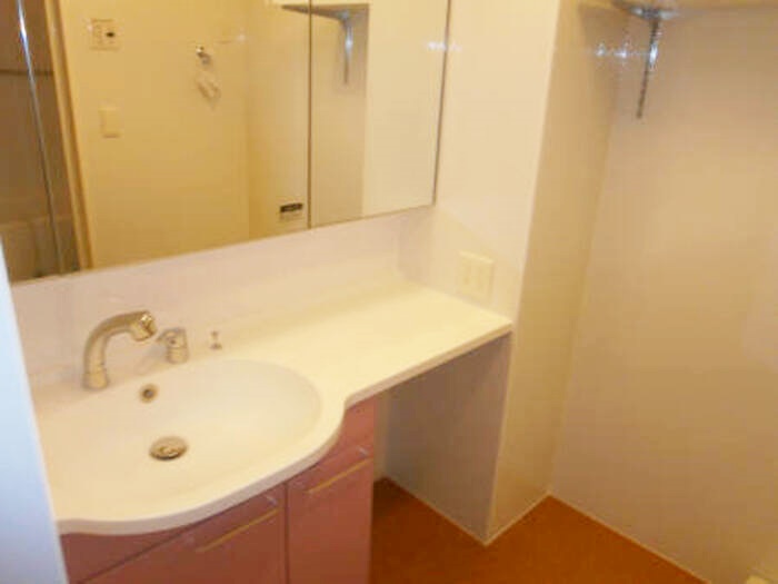 洗面設備　身支度に欠かせない独立洗面台♪