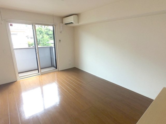 居室・リビング　開放感のあるゆったりとしたお部屋です♪