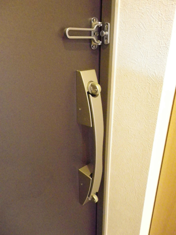 玄関　ダブルロック