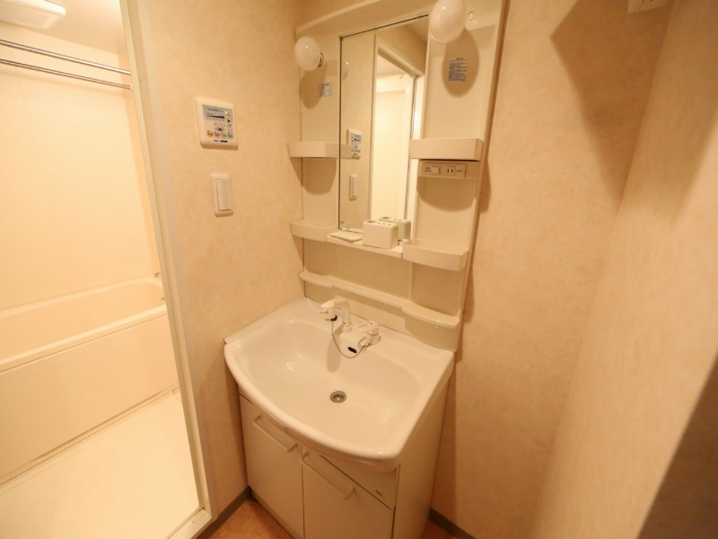 洗面設備　脱衣所　独立洗面台（シャンプードレッサー）洗濯機用意できます