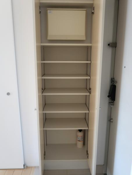 玄関　天井高シューズクロゼット