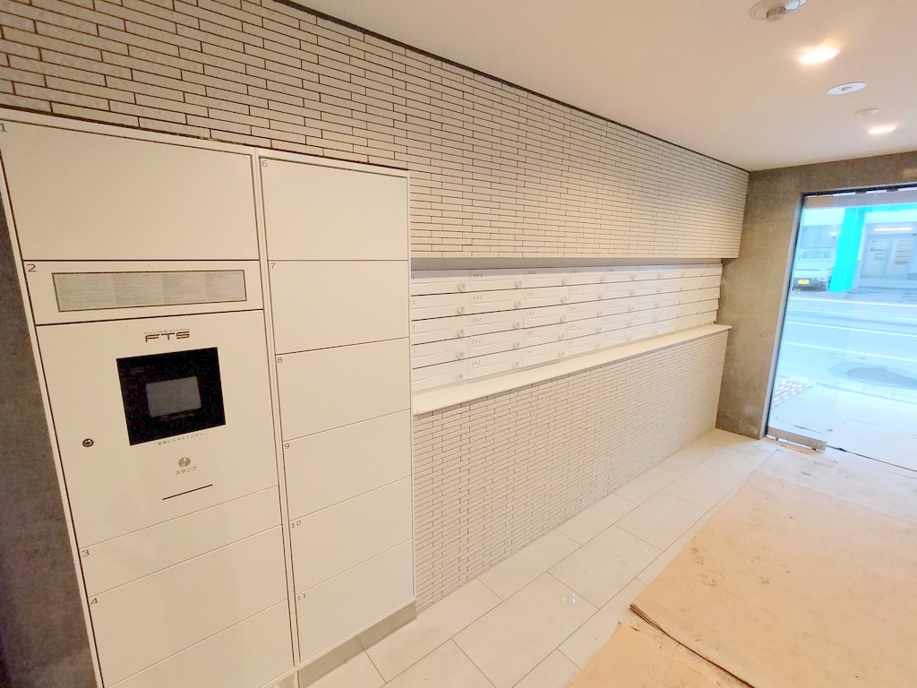 その他共有部分　不在時でも配達物の受け取りが可能な宅配ボックス付きです♪