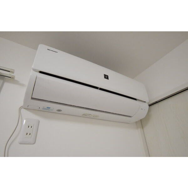 その他設備　夏もカラッと快適♪エアコン付きです！