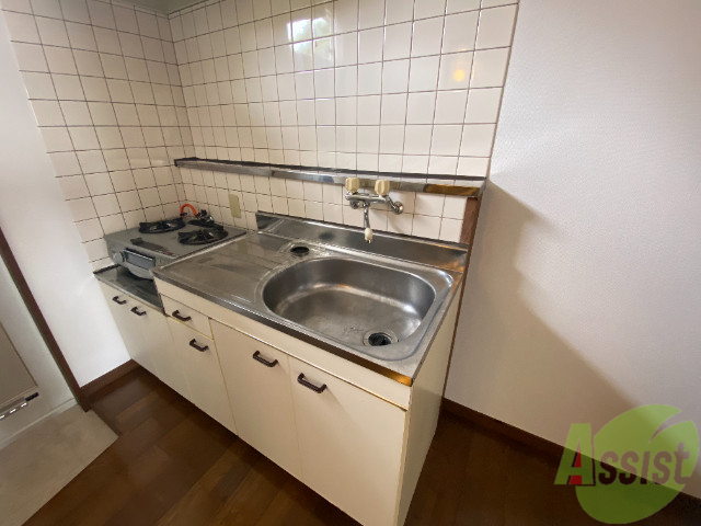 キッチン　キッチンはこちら。広いシンク、作業スペースもあり便利ですね。