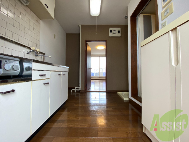 玄関　玄関からの様子です。十分な広さの通路です。