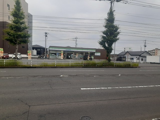 その他　ファミリーマート大村杭出津店まで640m