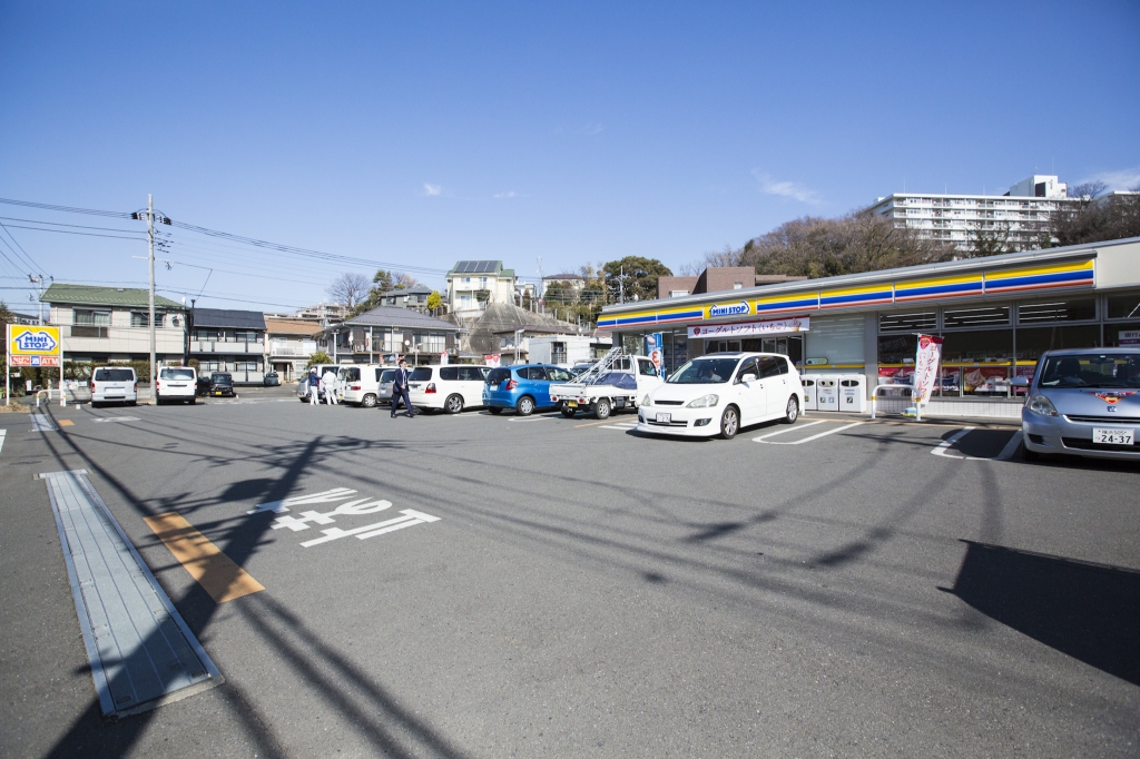 コンビニ　ミニストップ 港北日吉本町店（コンビニ）まで550m