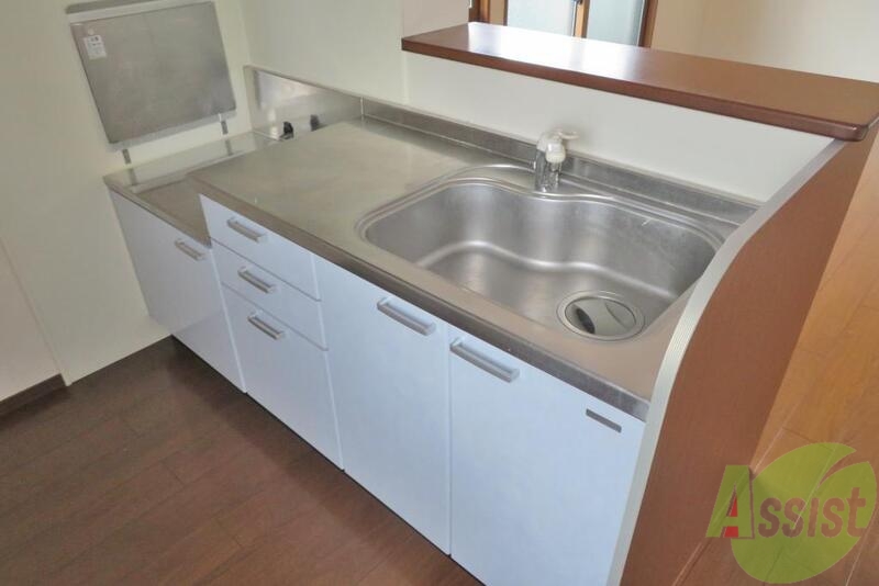 キッチン　カウンターキッチンです。お料理もしやすそうです。