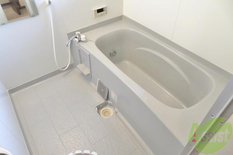 バス・シャワールーム　足を伸ばしてゆっくりとお風呂に入れそう。