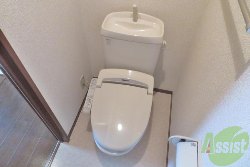 トイレ　温水機能トイレで毎日快適に使用出来ますね。