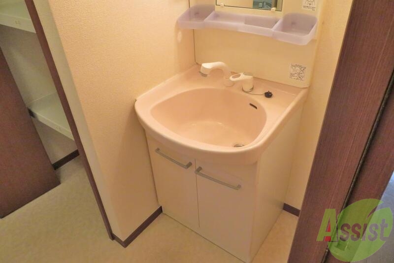 洗面設備　忙しい朝も洗面台があるので快適ですね。