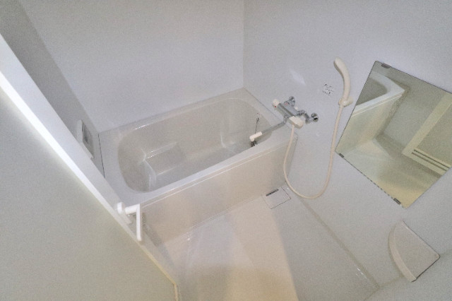 バス・シャワールーム　清潔感のあるバス