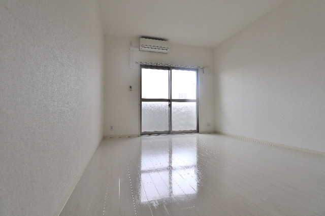 居室・リビング　開放的なリビング