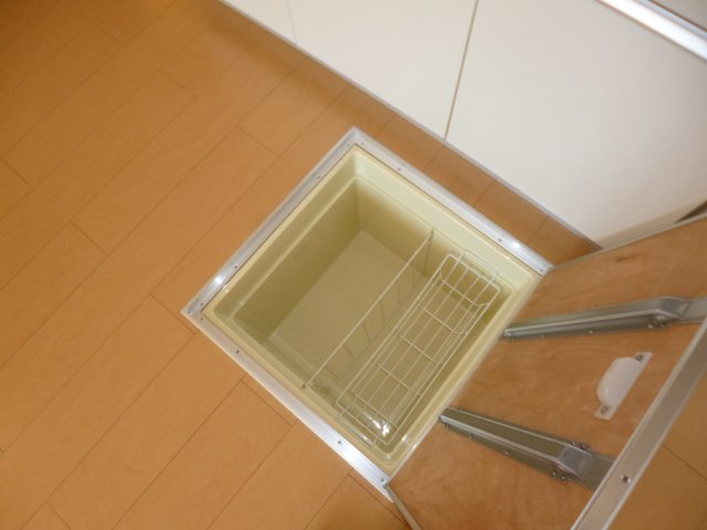 収納　床下収納