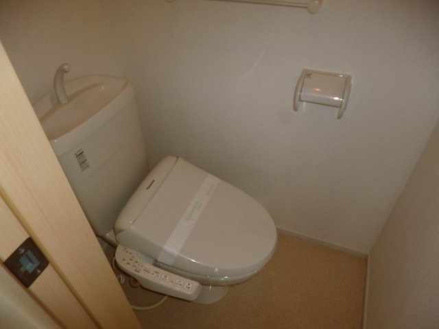 トイレ　温水洗浄便座