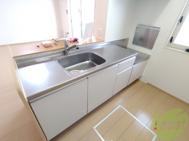 キッチン　綺麗なキッチンはカウンタータイプで使いやすいです。