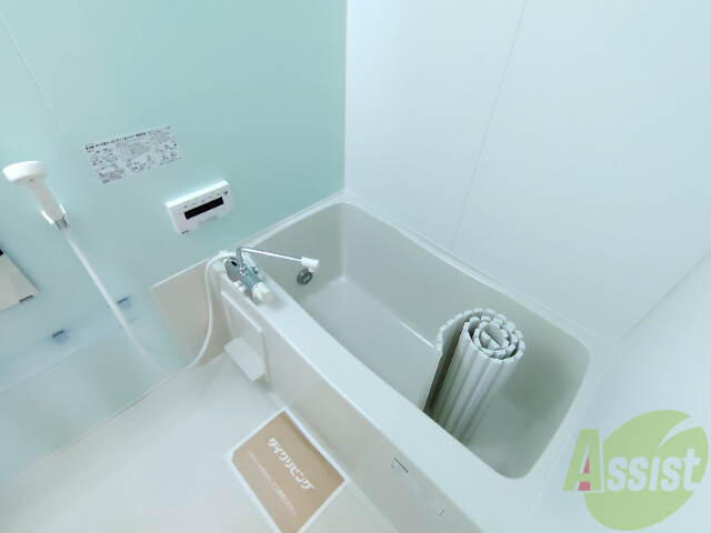 バス・シャワールーム　浴室は綺麗で追い焚きも付いて気持ちよくお過ごしいただけます。