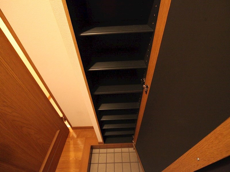 玄関　玄関　シューズボックス付