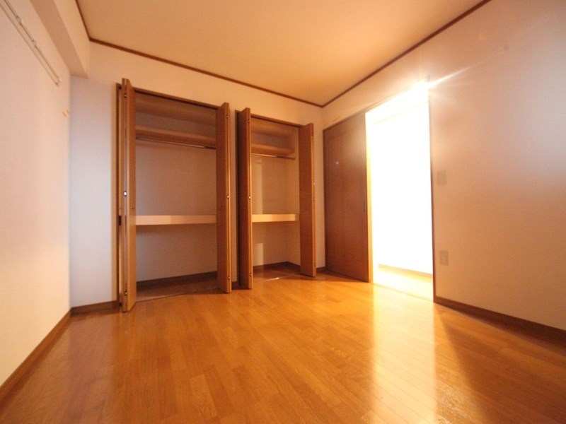 その他　洋室6.8帖　クローゼット（収納充実してます）