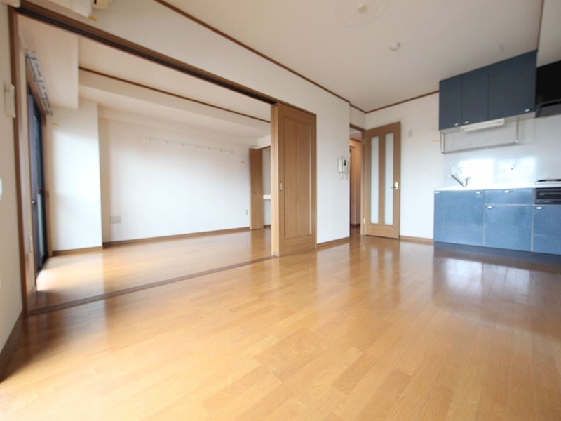 居室・リビング　ＬＤＫ10.4帖　洋室7.1帖　システムキッチン