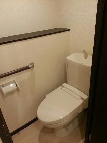 トイレ　温水洗浄便座付き