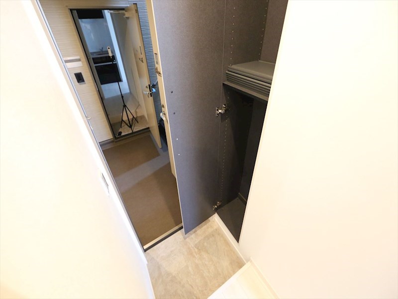 玄関　玄関　シューズボックス付（収納充実してます）