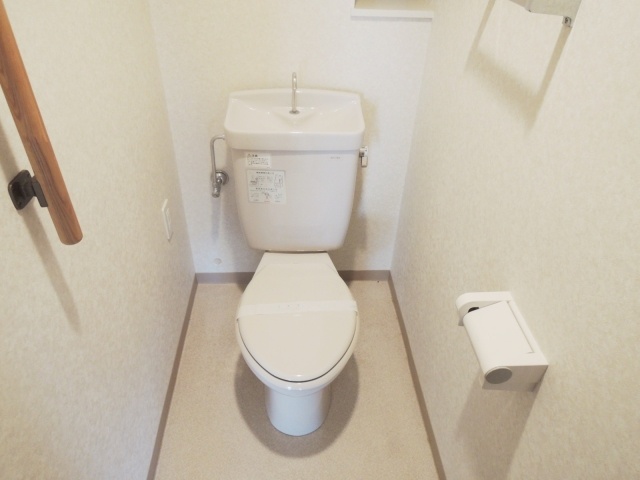 トイレ　別号室の参考写真です